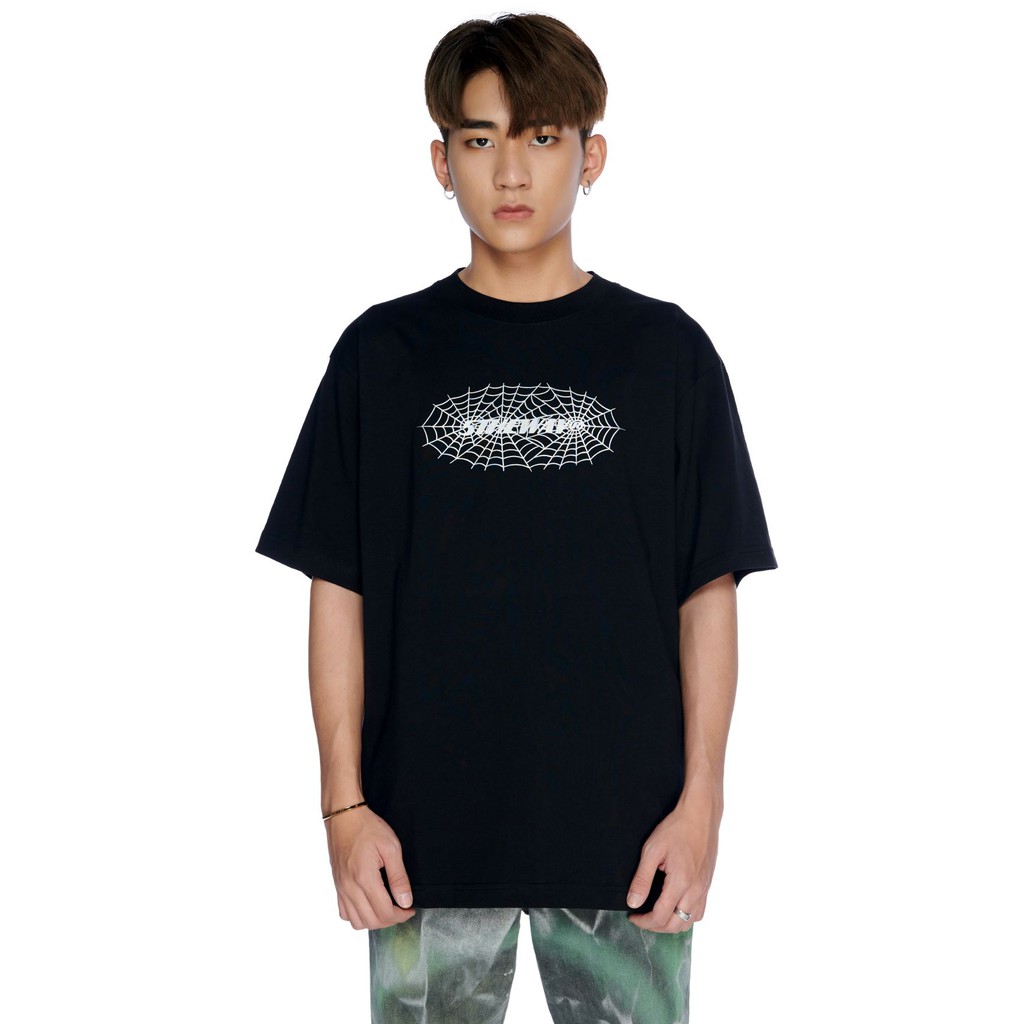 Áo Thun Đen 5THEWAY với thiết kế spider web và kiểu dang New Tee