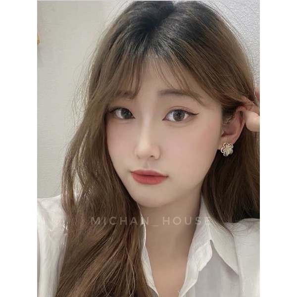 Bông tai hình hoa trắng xinh xắn