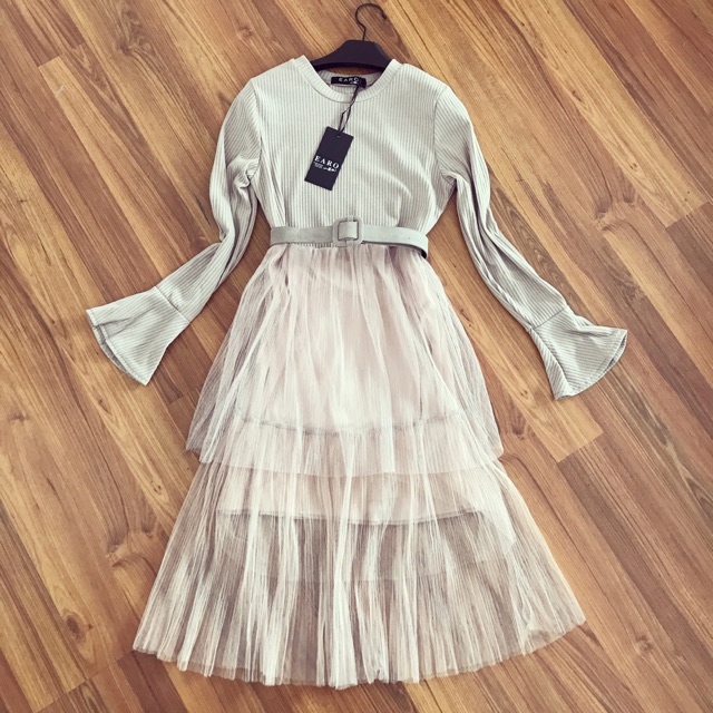 Váy liền tầng cổ tròn