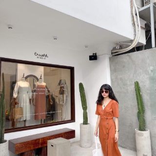 ĐẦM MIDI NÚT GỖ LỆCH
