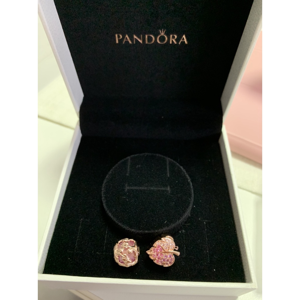 Charm Hạt với mô hình lá rơi màu hồng