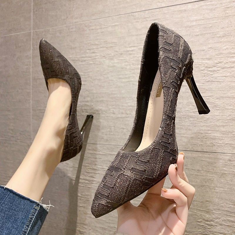 Giày cao gót của phụ nữ mùa xuân mới nhọn sexy màu đen hoang dã phong cách Hàn Quốc mũi đơn làm việc thời trang
