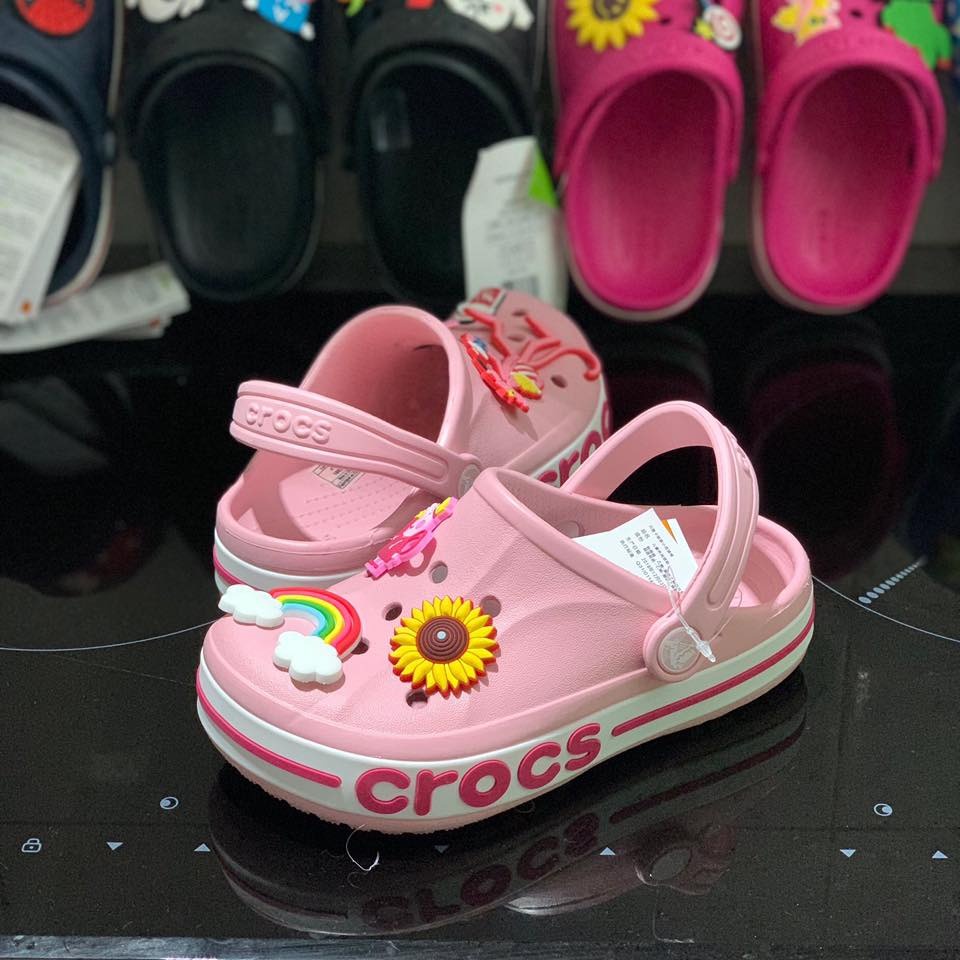 Dép sục cross cho bé gái màu BAY a hồng từ 2 tuổi đến 14 tuổi tăng kèm sticker gắn dép