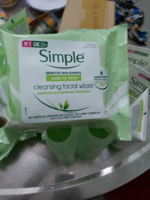 Khăn giấy tẩy trang Simple Cleansing Facial Wipes 25 tờ