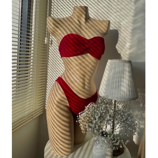 Bikini xoắn ngực