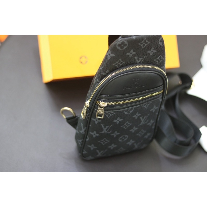 Túi khoác chéo lv nam