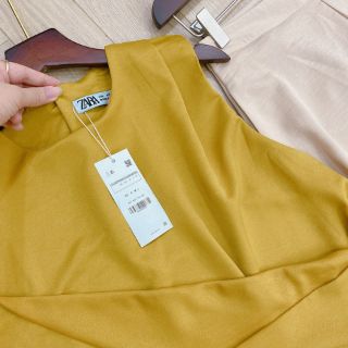 SÉT ÁO SÁT NÁCH VÀNG KÈM QUẦN TƠ LỤA