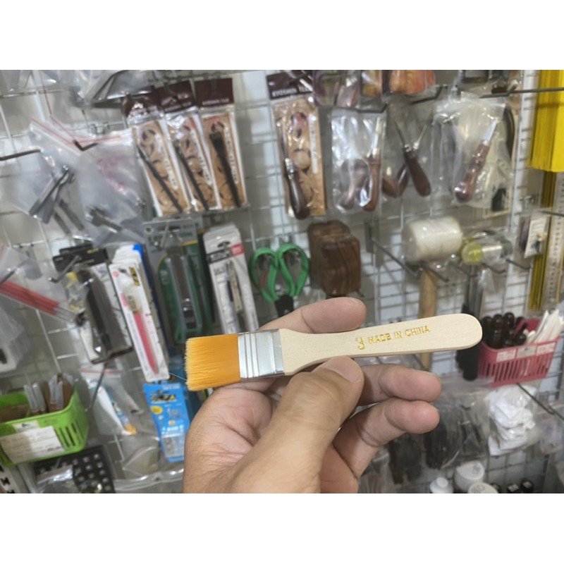 Cọ quét keo, quét màu, phủi bụi khi làm đồ da thủ công