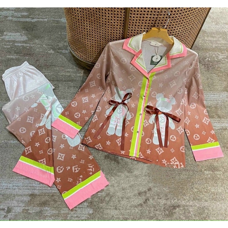 bộ ngủ mặc nhà pijama cao cấp lụa xước Quảng Châu tay dài gấu nơ nâu