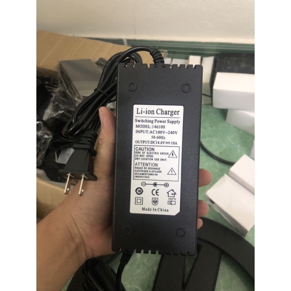 sạc pin sắt 4s 14,6v 10A có quạt tản nhiệt
