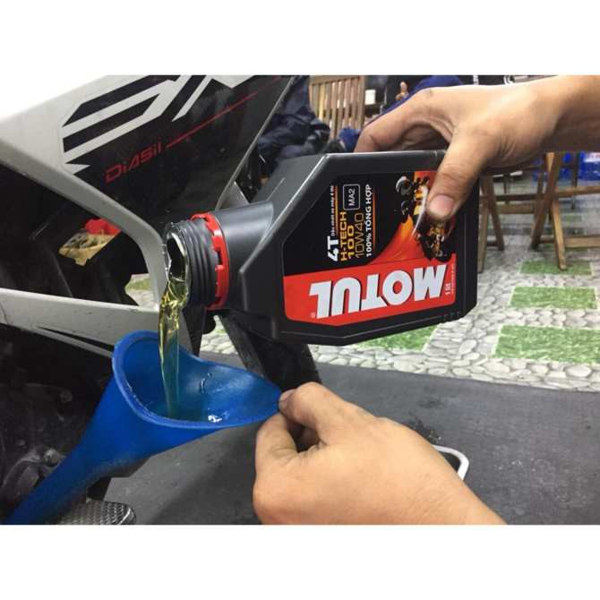 Nhớt Motul H-Tech 100 10W40 dành cho xe số, tay côn