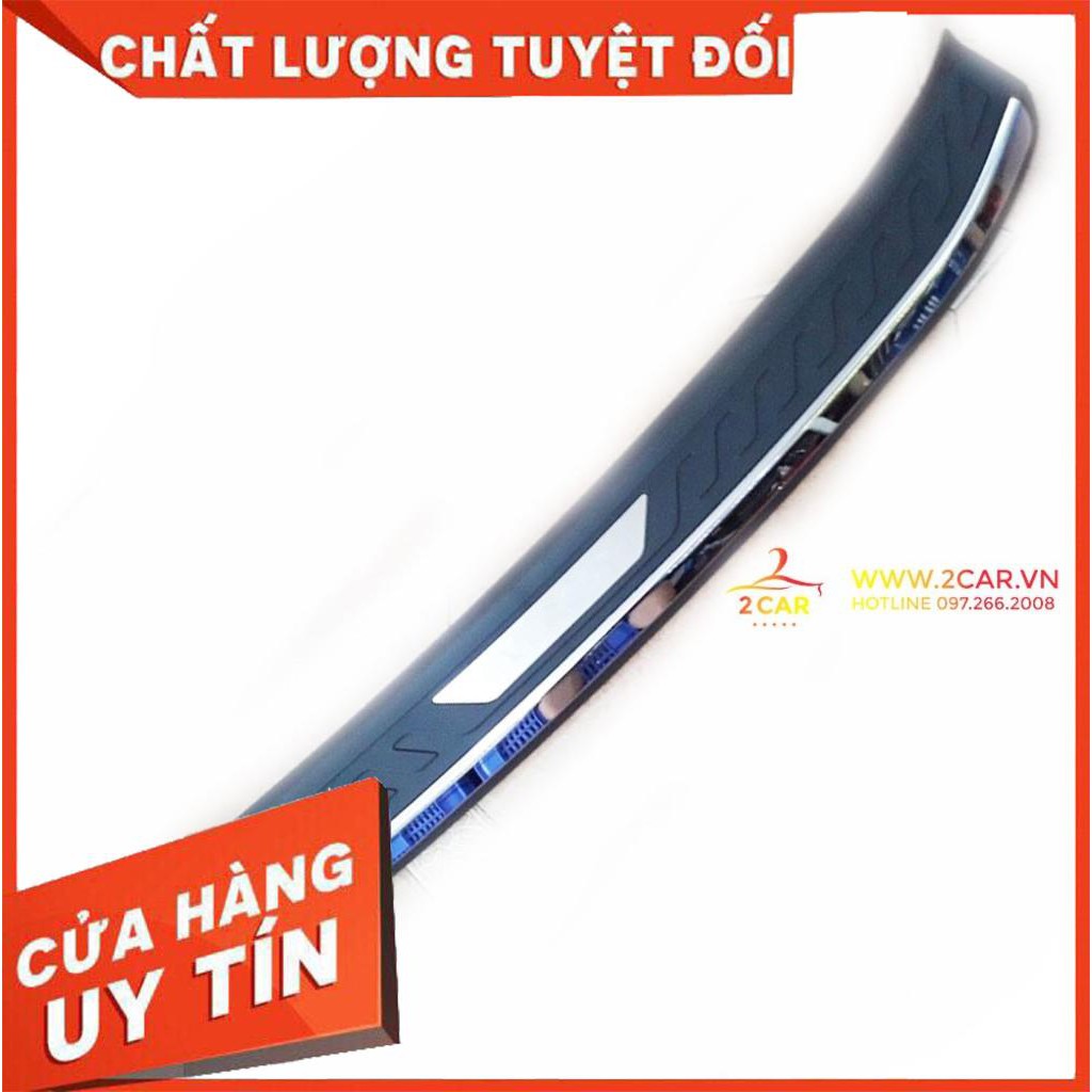 Ốp chống trầy cốp Everest 2016-2019 nhựa 3D cao cấp loại 2