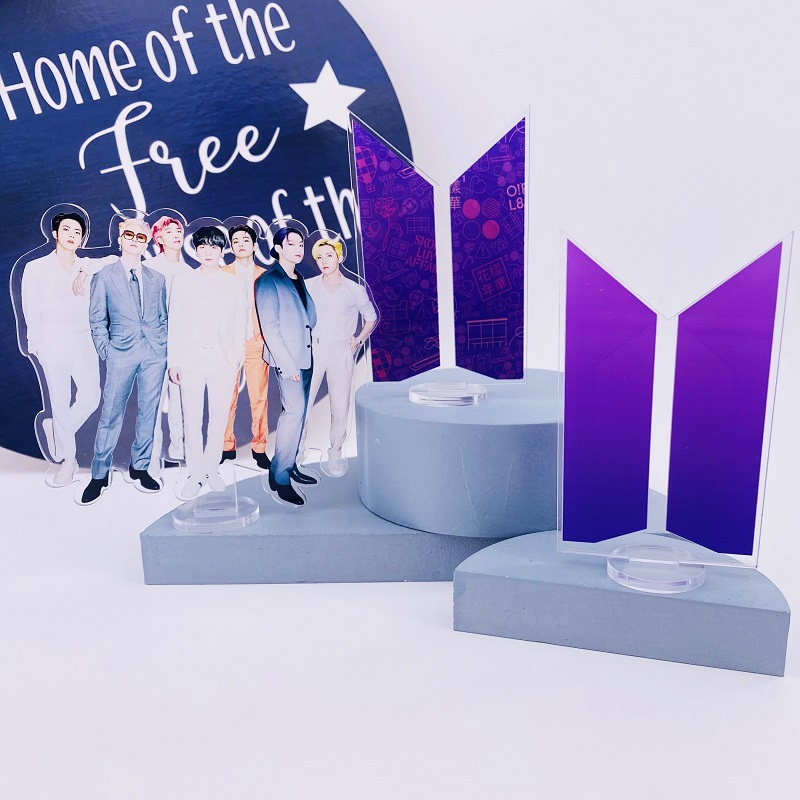 Đế trưng bày bằng acrylic hai mặt in hình BTS album mới trang trí để bàn