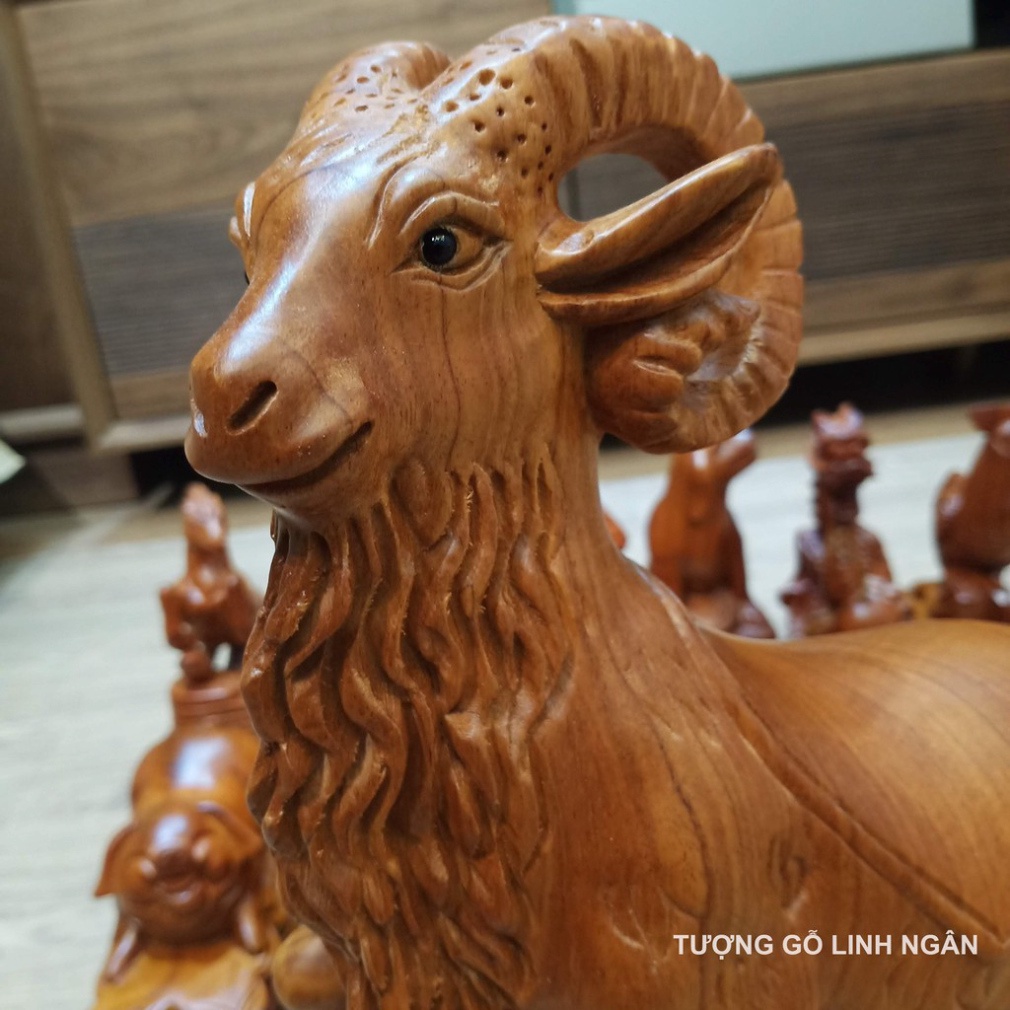 Tượng con Dê gỗ hương (Cao 40, rộng 26, sâu 11 cm)