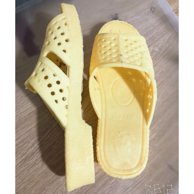 Dép tổ ong mang trong nhà dép đệm vàng và xanh mang trong nhà | BigBuy360 - bigbuy360.vn
