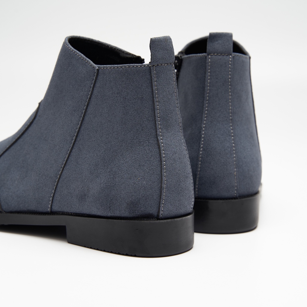 Giày chelsea boots nam da lộn, cổ khóa, đế khâu chắc chắn.