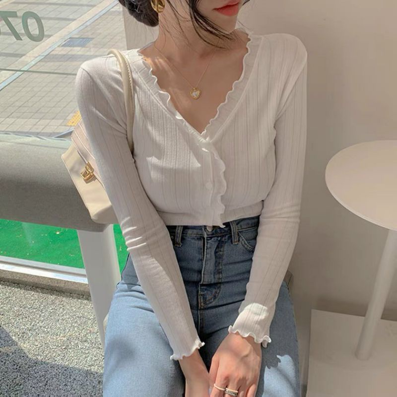 Áo Croptop Len Gân Motoghi Cổ V Bèo 3 Cúc Hot