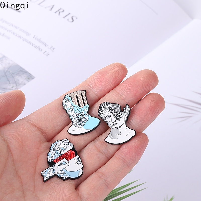 Ghim cài áo MISS ZOE hình bức tượng điêu khắc thời Phục Hưng độc đáo