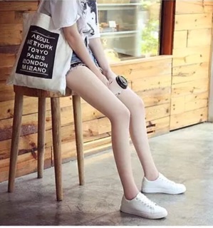 Giày thể thao trắng cho nữ dễ phối đồ