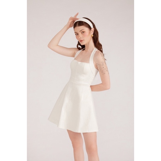 ITSCICICO -  Đầm LINI CLASSIC trắng cúp ngang dáng chữ A, dây choàng cổ