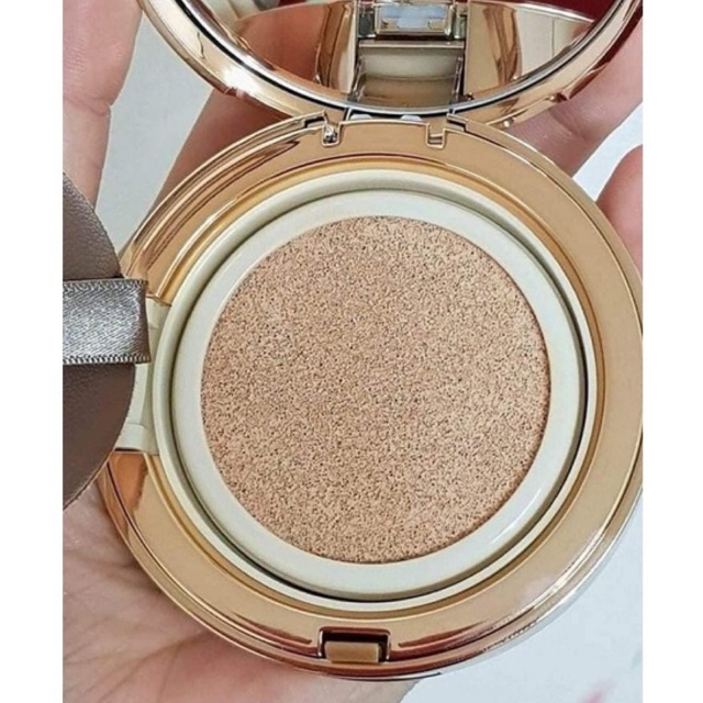 Hộp phấn nước tái sinh chứa tinh chất vàng Ohui The First