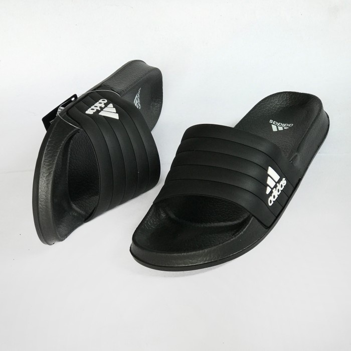 Giày sandal adidas Adilette màu đen chất liệu cao su cho nam