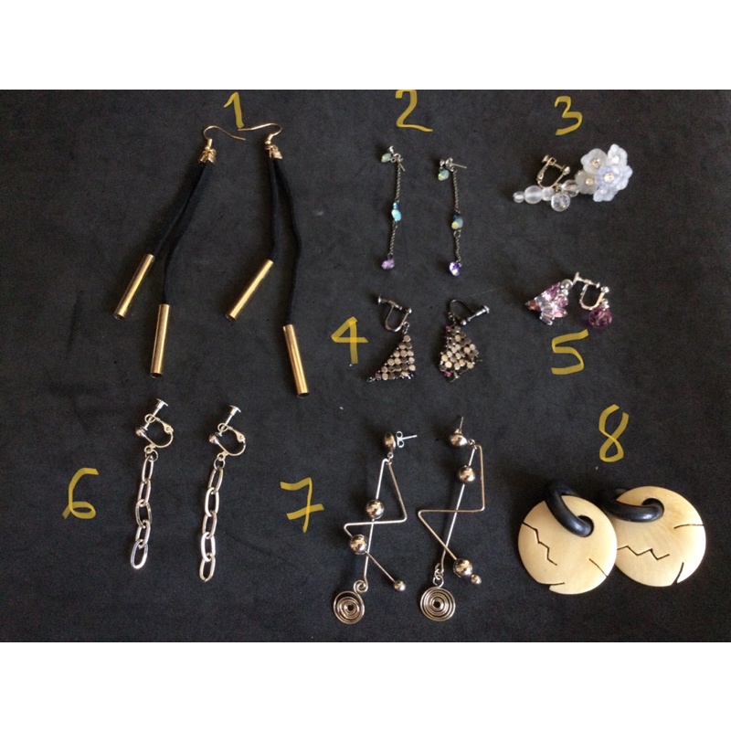 Khuyên tai tua rua độc đáo