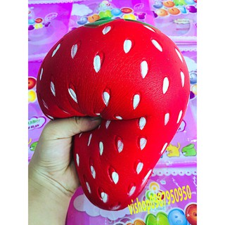 SQUISHY  NỬA QUẢ DÂU TÂY KHỔNG LỒ (thaolinh950)