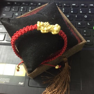 Vòng chỉ đỏ tỳ hưu to