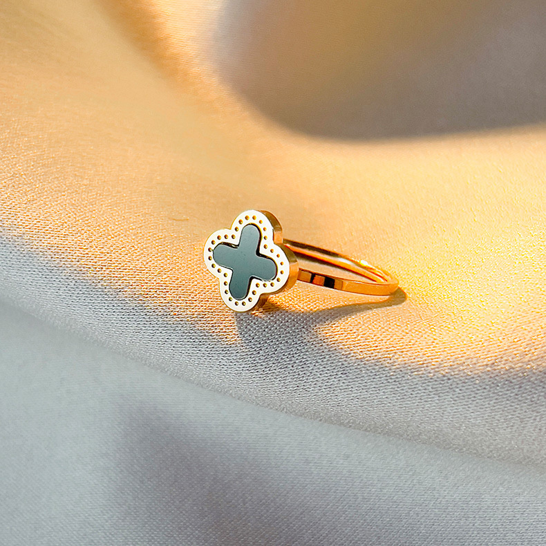 Korean four-leaf clover titanium steel gold female ring