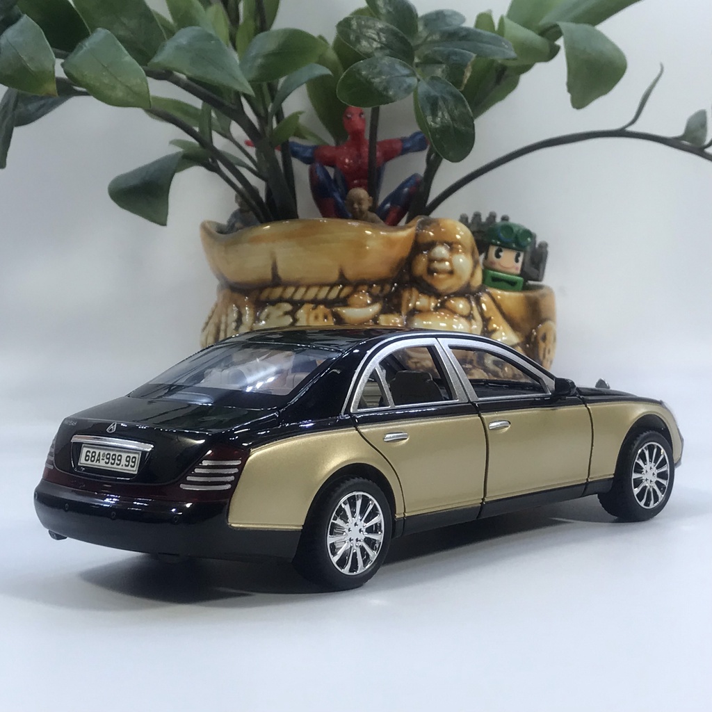 Mô hình xe ô tô Mercedes Maybach 62S tỷ lệ 1:24