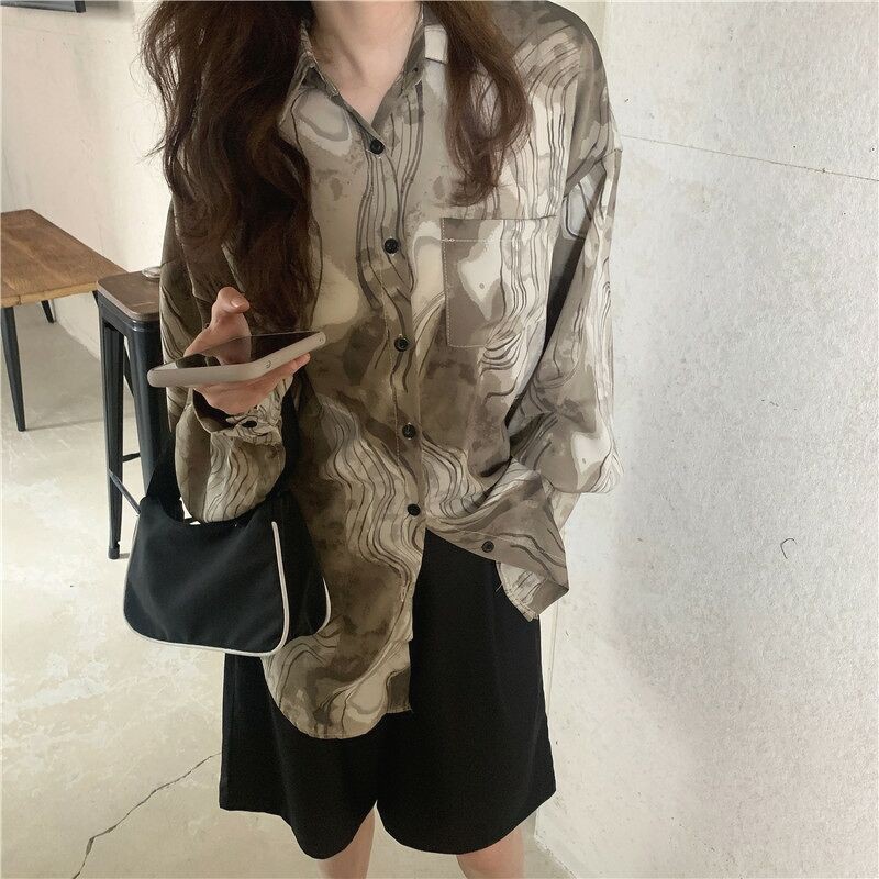 Áo sơ mi họa tiết loang vân mới hót trend