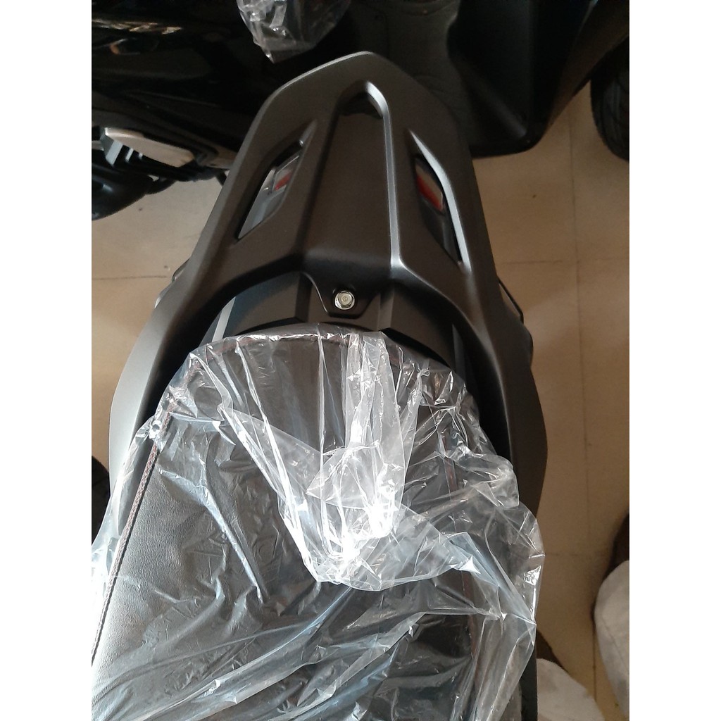 Tay dắt sau tay sách vision 2021-2022-2023 màu đen mờ honda