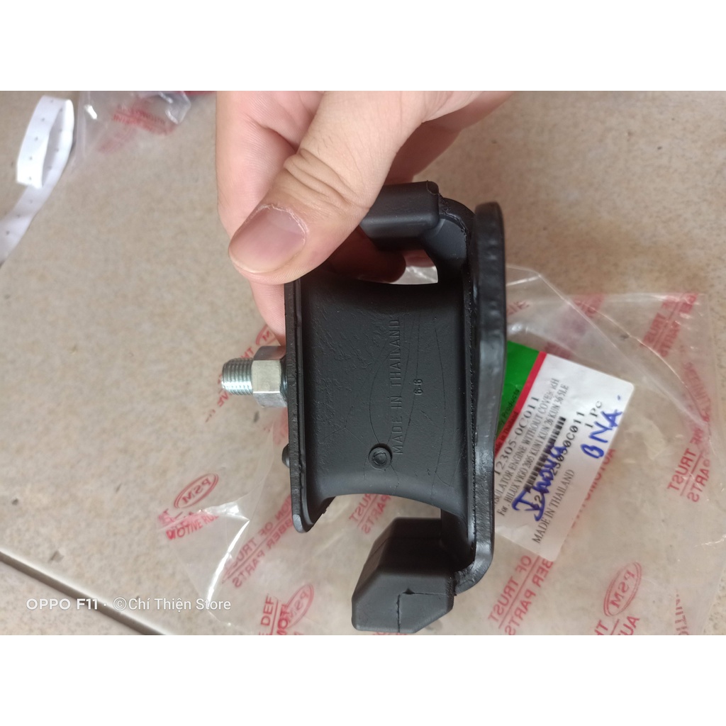 Thun Cao Su Chân Máy Xe TOYOTA INNOVA Thái Lan