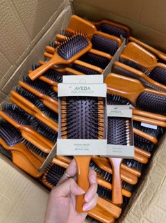 LƯỢC GIỮ RỐI TÓC AVEDA- bạn của phái đẹp
