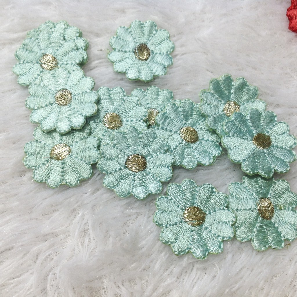 Hoa cúc lá phong bông thêu sẵn kết áo nhiều màu dễ thương