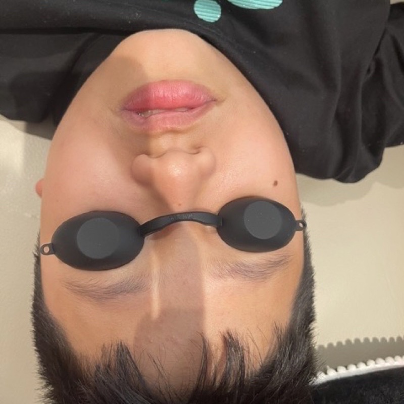 Kính đen CAO SU bảo vệ mắt cho khách hàng, dùng trong spa