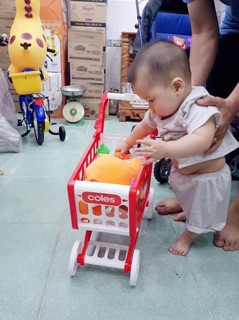 Xe đẩy siêu thị Coles cho bé