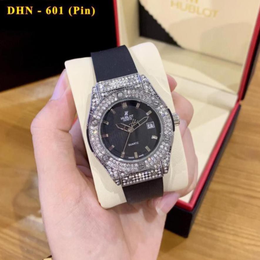 [Siêu Phẩm 2021] Đồng hồ nữ Hublot mặt tròn đính viền đá dây cao su thơm vani cao cấp | BigBuy360 - bigbuy360.vn