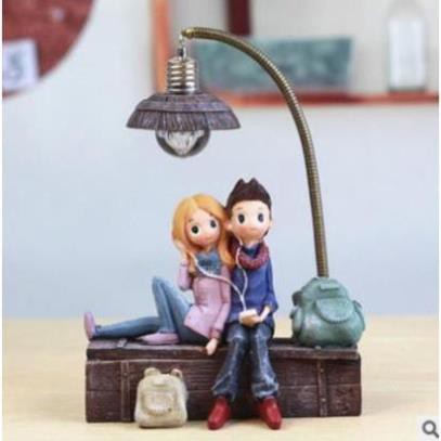 Tượng Để Bàn Cặp Đôi Hẹn Hò Dưới Đèn siêu đẹp dễ thương