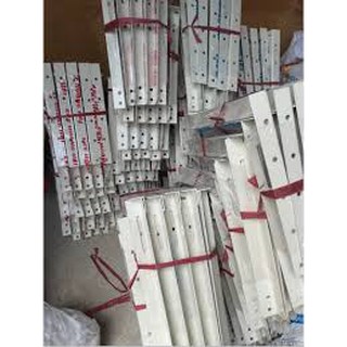 Eke treo cục nóng máy lạnh