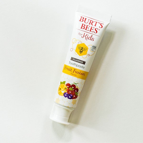 Kem đánh răng Burt's Bees Kids Fruit Fusion Fluoride Toothpaste 119g của Mỹ - Hương trái cây cho bé