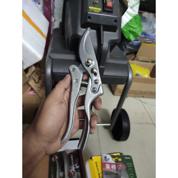 kéo cắt cành trợ lực bubby đài loan, thép sk5, chống rỉ, cắt được cành to, cán nhôm đúc/bọc cao su chống trược