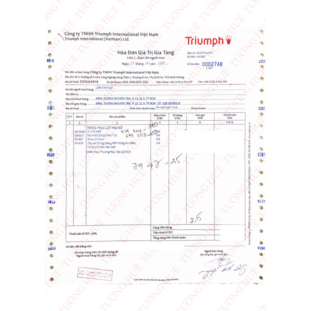 Áo lót nữ Triumph T389V không gọng, không mút V sâu.