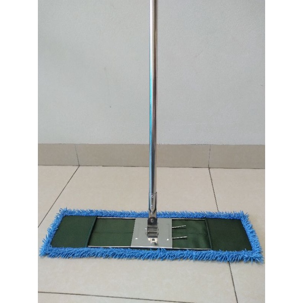 Cây lau nhà công nghiệp 45 cm. gồm có 1 khung và 1 tấm lau .