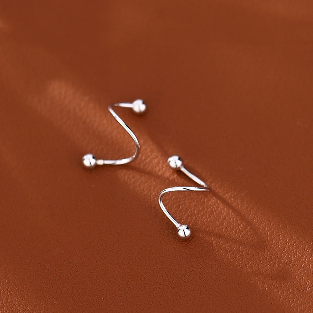 Khuyên Tai Dạng Kẹp Màu Bạc Hình Trái Tim Đơn Giản Thời Trang Cho Nữ