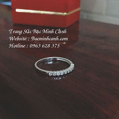 Nhẫn nữ viền đá