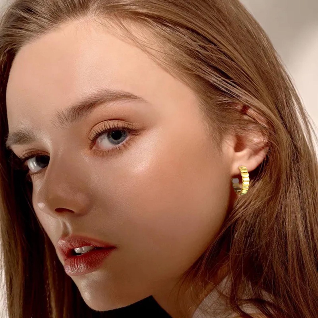 Khuyên Tai Chữ C Bằng Thép Không Gỉ Màu Vàng Thời Trang