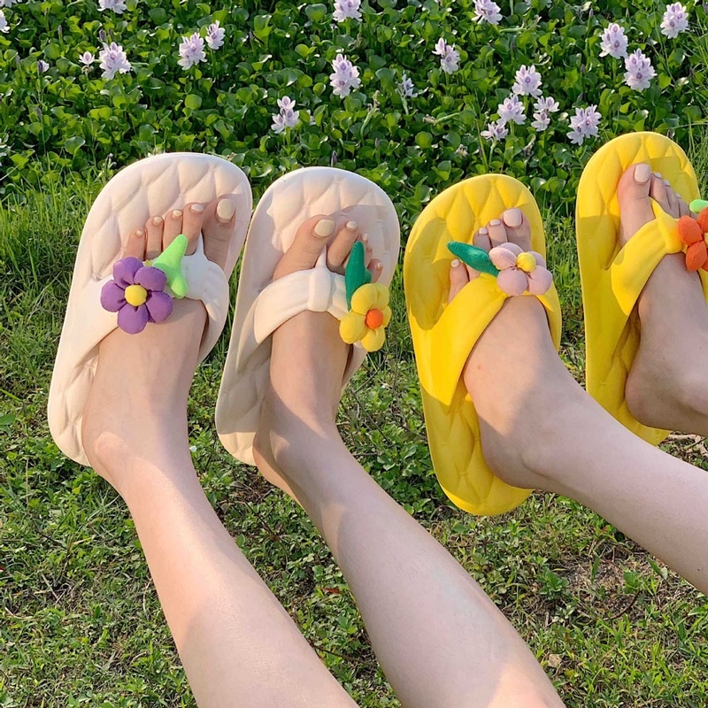 Dép Xỏ Ngón Chống Trượt Đính Hoa Dễ Thương Cho Nữ 🌸
