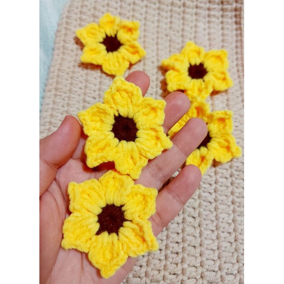 Pin cài/móc khóa hoa hướng dương bằng len